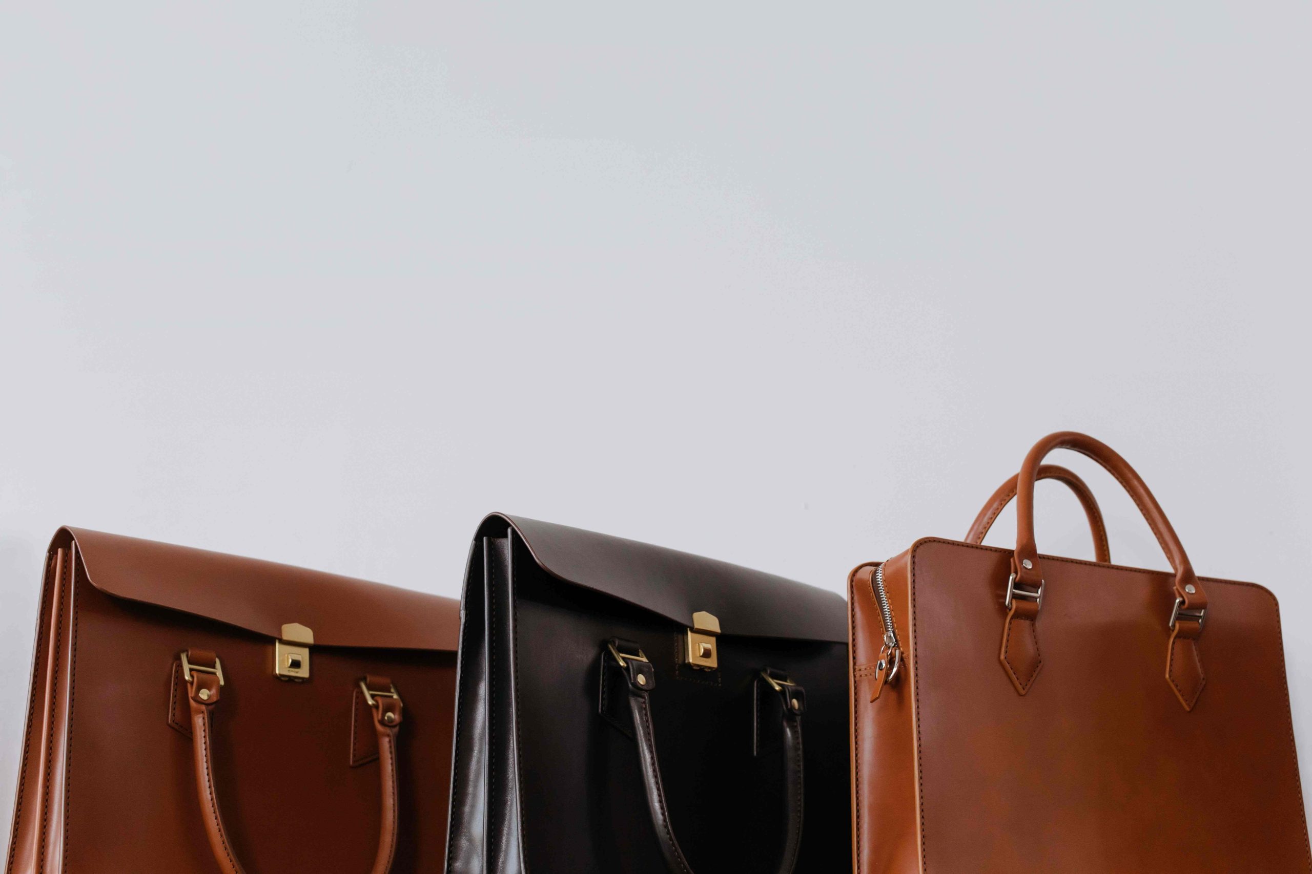 Which Is the Best Way to Buy Luxury Luggage Bags? - News Plana